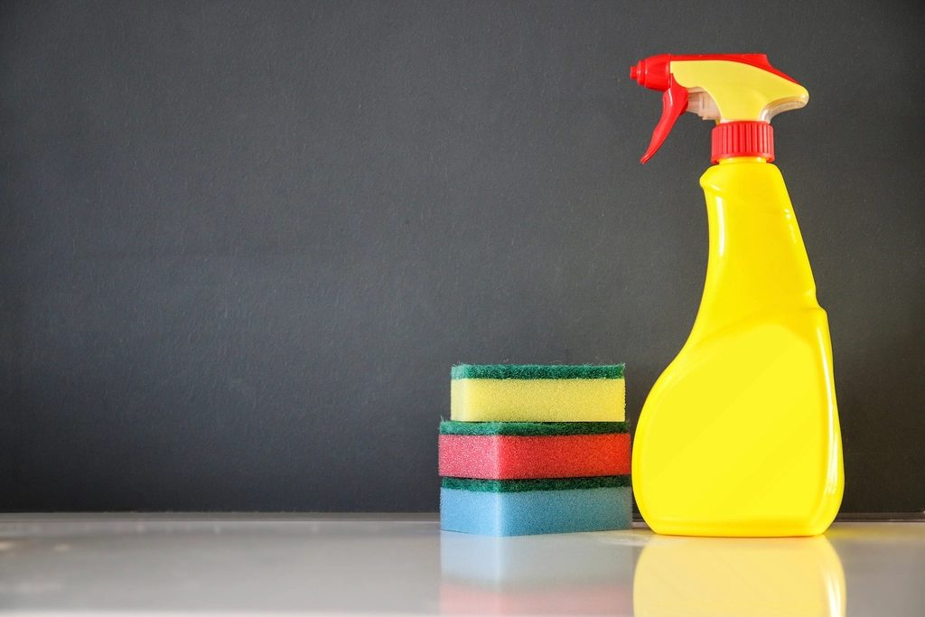 Mijn schoonmaakkast is gehalveerd — dit zijn de vijf dingen die overbleven